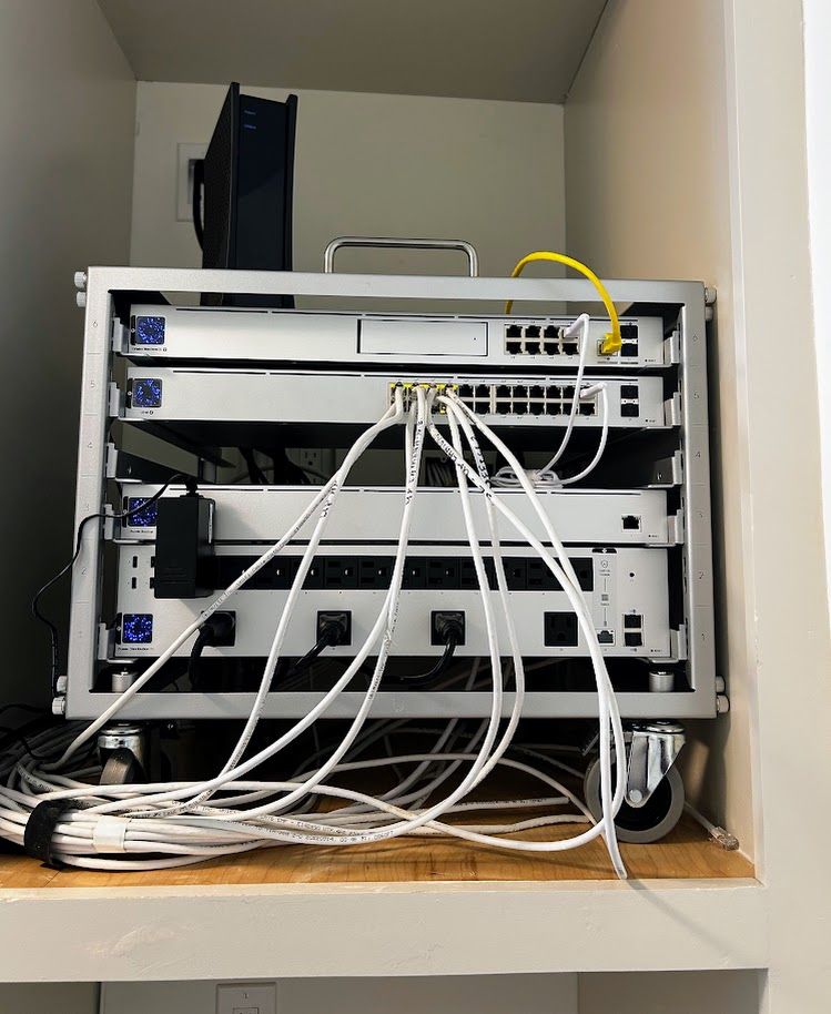 Rack-mounted network switches and power management